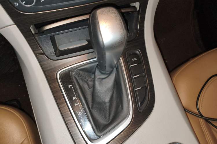 Used Huasong 7 2017 2.0T Automatic Standard Edition Gear Lever