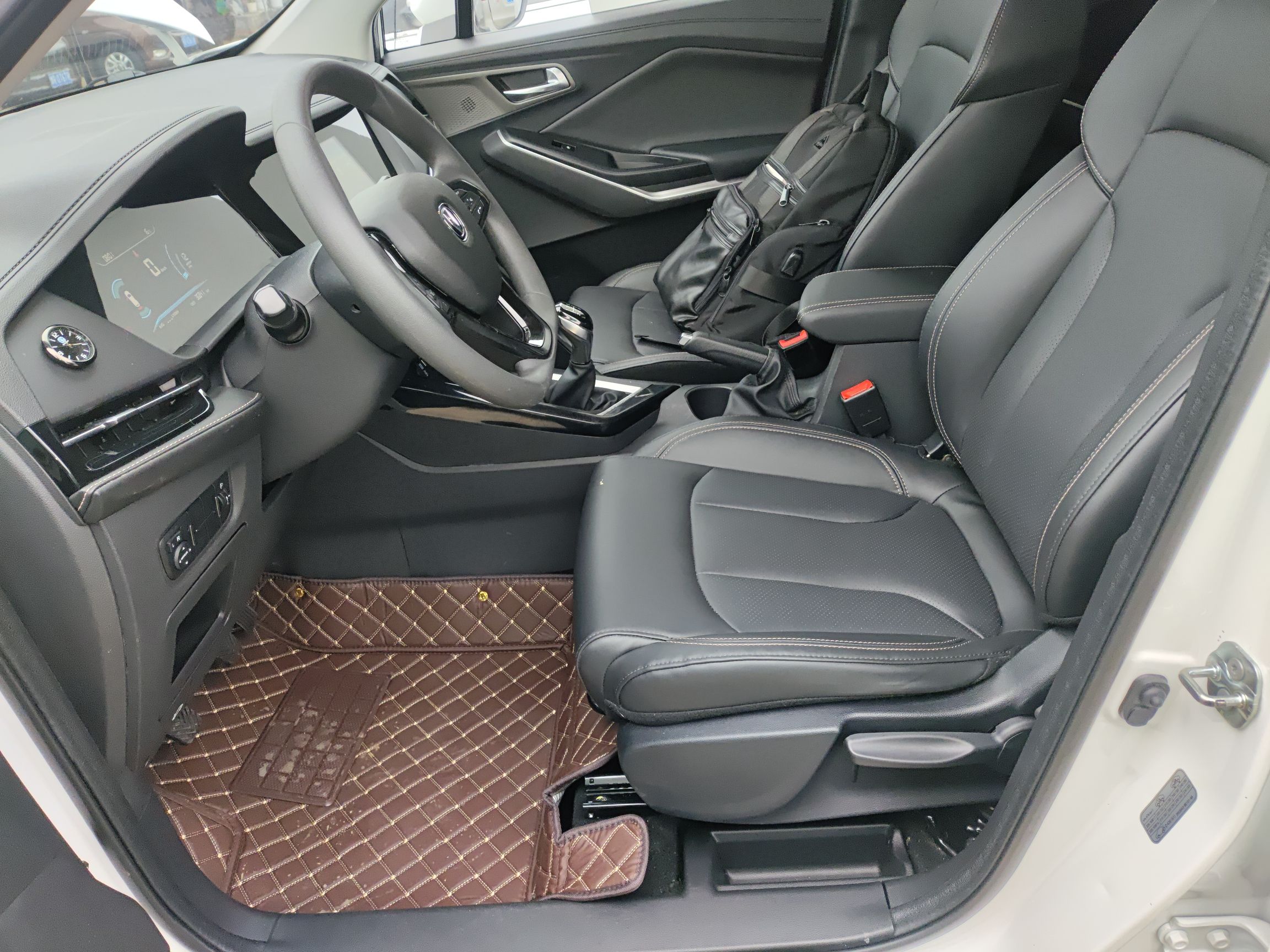 Переднее сиденье в автомобиле