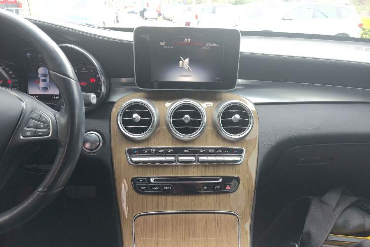 Used Mercedes-Benz GLC Coupe 2019 GLC 260 4MATIC Coupe SUV Audio And AC Panel