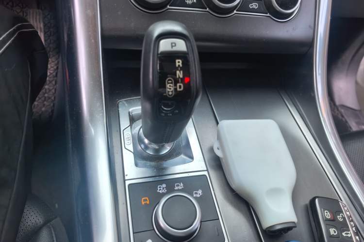 Used Land Rover Range Sport 2017 3.0 SC V6 SE Gear Lever