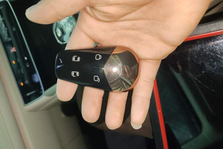 Used VOYAH Dream 2024 PHEV Extended-Range Premium Edition Vehicle Key