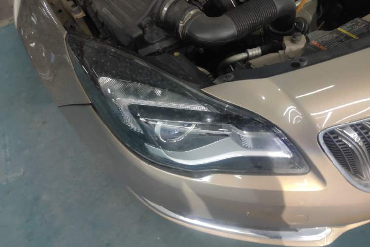 Used Buick Regal 2015 1.6T Leading Technology Model Right Front Headlight