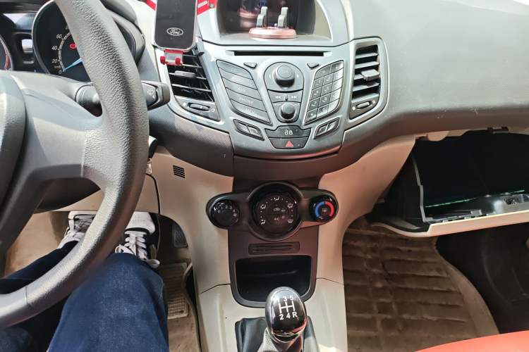 Used Ford Fiesta 2013 Sedan 1.5L Manual Fashion Edition
