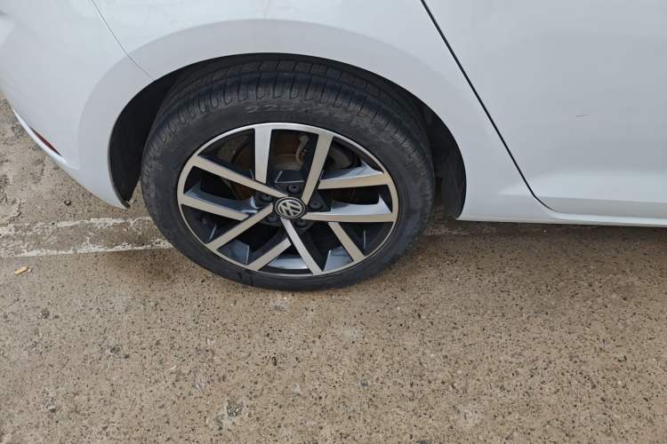 Used Volkswagen Golf 2020 200TSI DSG Comfortable and Ambitious Edition Right Rear Wheel Hub