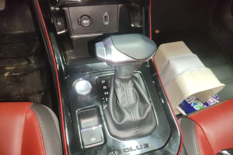 Used Dongfeng Aeolus Yixuan 2022 230T Automatic Adaptive-Beam Knight Edition
