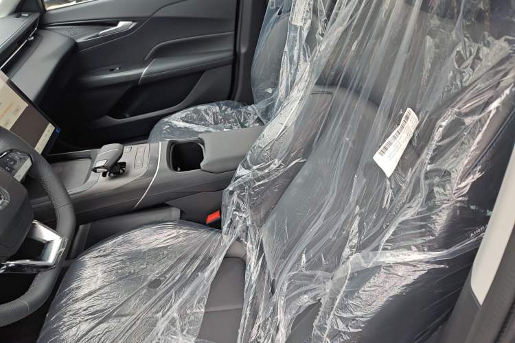 Used CHANGAN Eado 2025 Blue Whale 1.5T 500Bar Prestige Model Left Front Seat