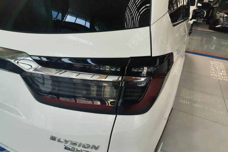 Used Honda Elysion 2022 2.0L eHEV Luxury Edition
