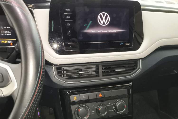 Used Volkswagen Tharu 2025 New Sharp 1.5L Ambitious Edition Audio And AC Panel