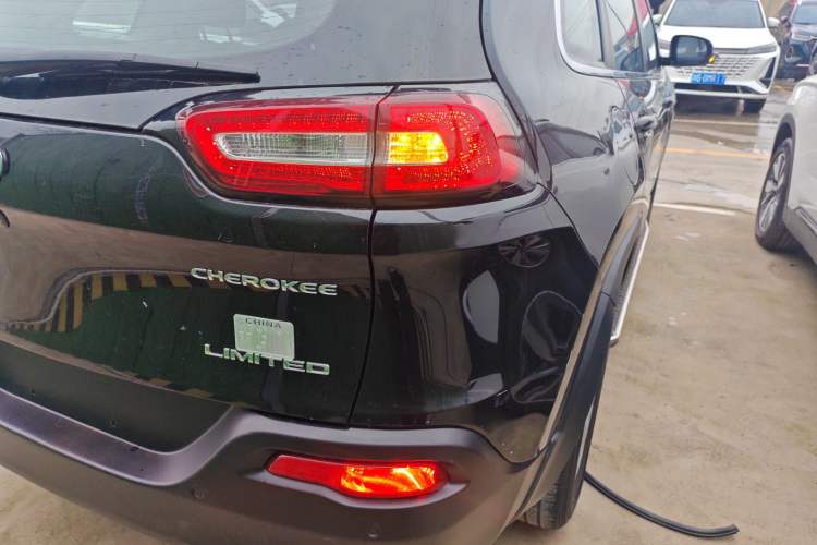 Used Jeep Cherokee 2017 2.4L Leading Smart Edition