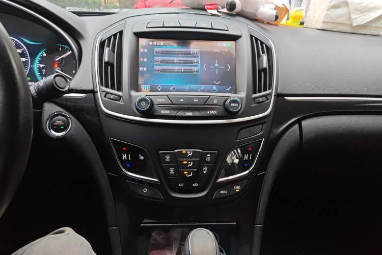 Used Buick Regal 2015 1.6T Elite Tech Model Audio And AC Panel