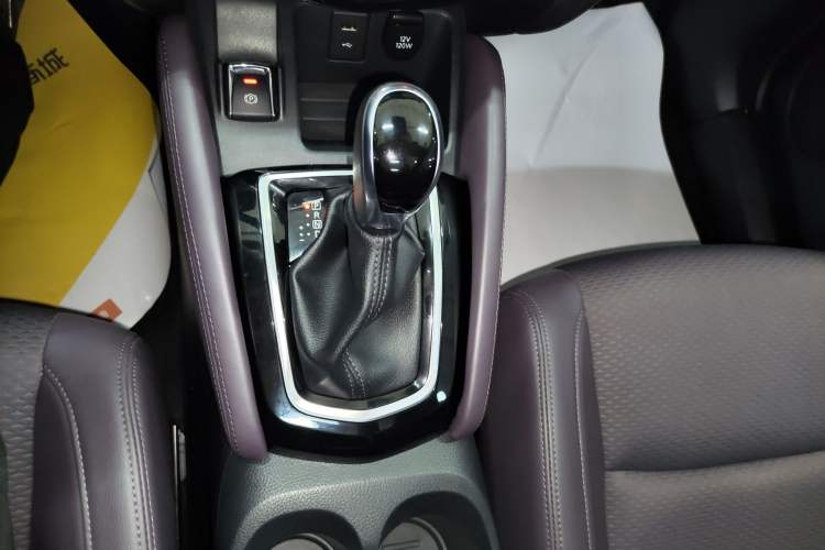 Used Nissan Qashqai 2019 2.0L CVT Luxury Edition Gear Lever