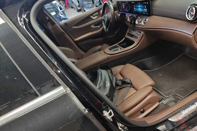 Used Mercedes-Benz E-Class 2023 Facelift E 260 L
