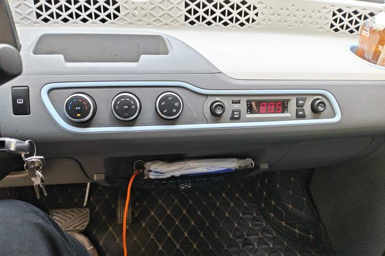 Used Dongfeng Fengon MINIEV 2022 Shishi Style Luxury Version Audio And AC Panel