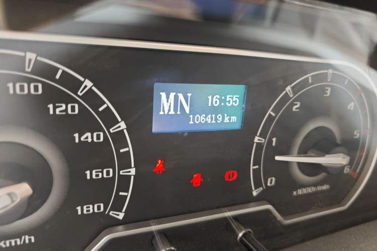 Used SAIC MAXUS Xintu V80  Odometer Close Up