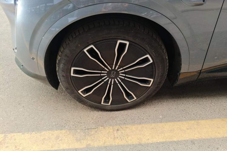 Used Avatr 07 2024 Max Extended-Range Four-Wheel Drive