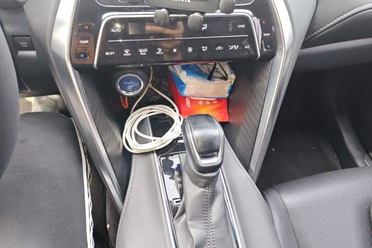 Used Toyota Harrier 2022 Dual-Engine 2.5L CVT Four-Wheel Drive Luxury Edition Gear Lever