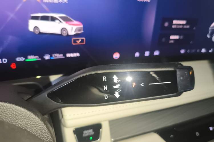 Used Buick GL8 New Energy 2024 Lu Zun Deluxe Edition 7-Seater
