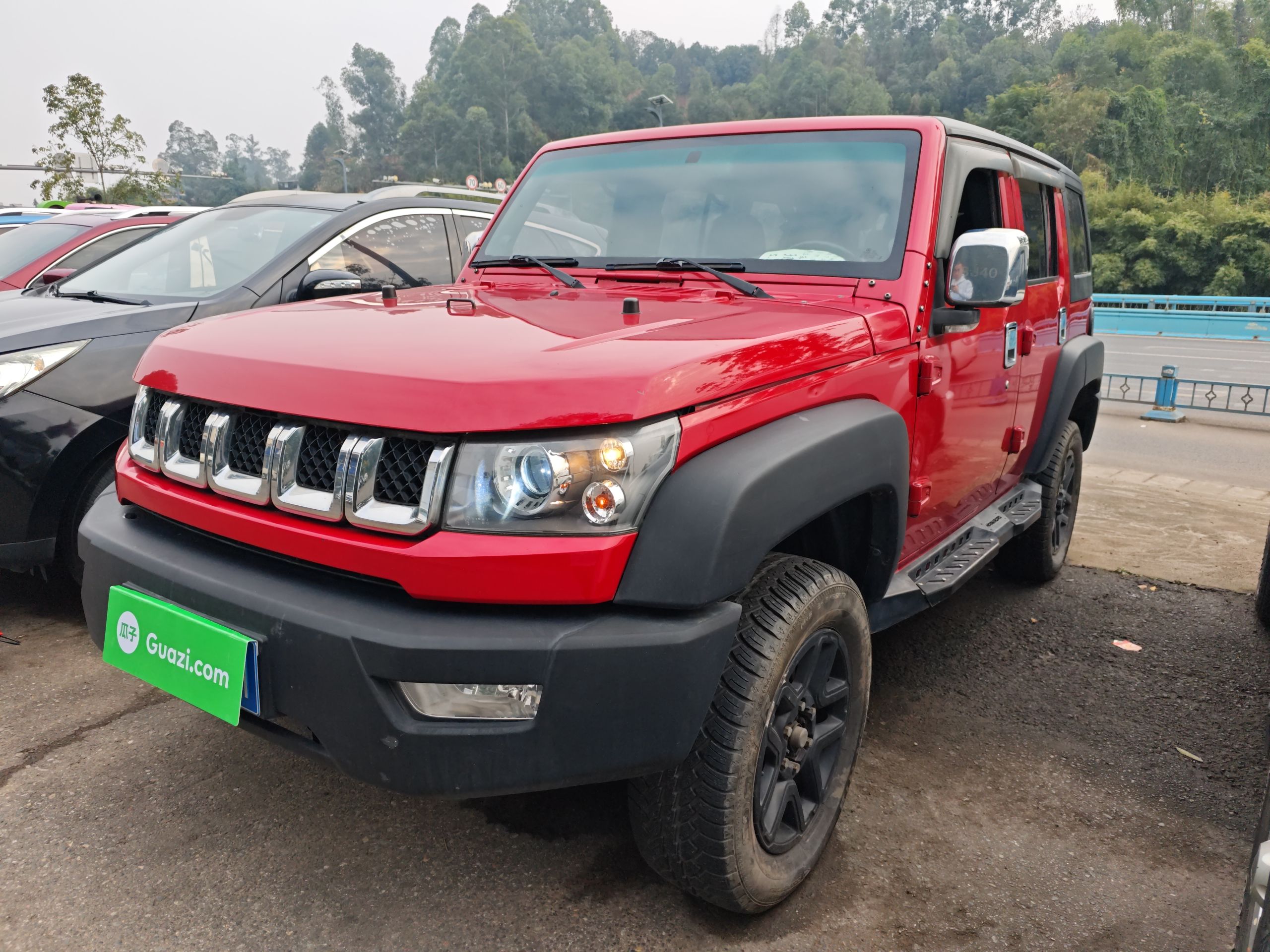 تحت مقدمة السيارة