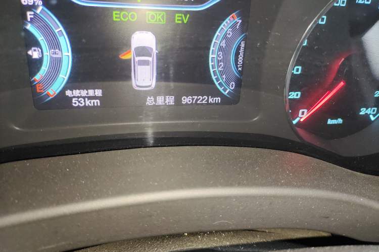 Used BYD Song New Energy 2017 Song DM 1.5TID All-Wheel Drive Luxury Model Odometer Close Up