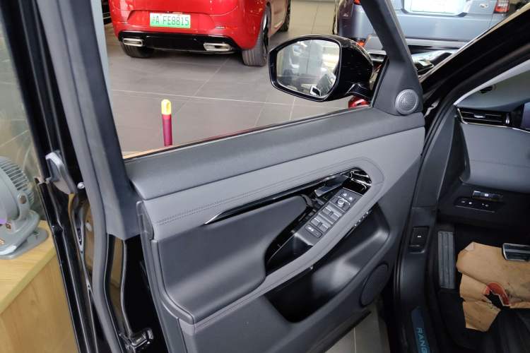 Used Land Rover Range Rover Evoque New Energy 2022 Aurora L P300e Plug-in Hybrid Electric Version
