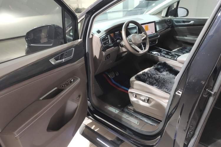 Used Volkswagen Viloran 2023 380TSI Luxury Edition