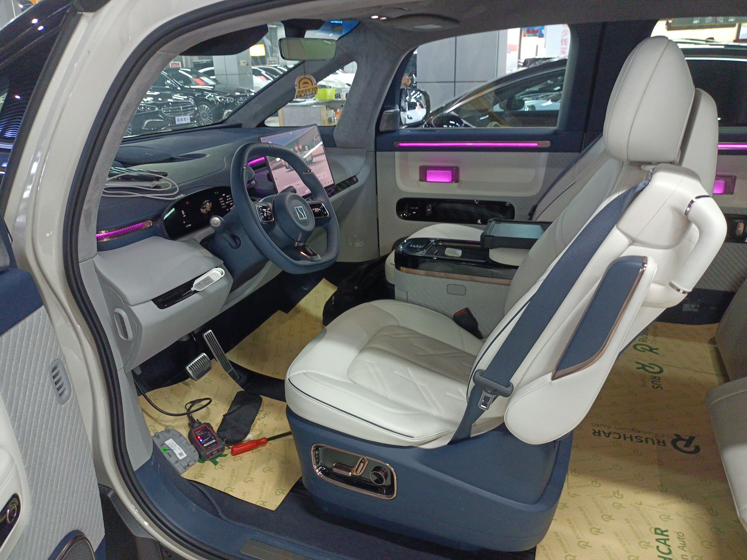 Переднее сиденье в автомобиле