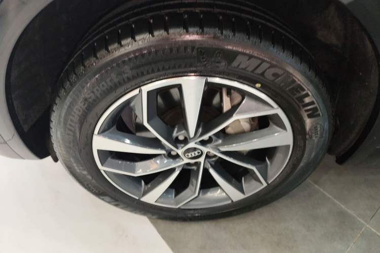 Used Audi Q5L 2022 40T Fashionable and Dynamic Model
