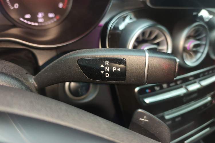 Used Mercedes-Benz GLC 2019 GLC 260 L 4MATIC Luxury Model Gear Lever