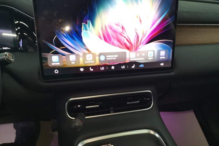 Used GAC Trumpchi S9 2025 Model Qiankun Max 5-Seater Audio And AC Panel