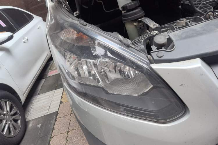 Used Ford Transit 2017 2.0T Diesel Multi-Purpose Commercial Vehicle Short Wheelbase Low Roof China V Standard