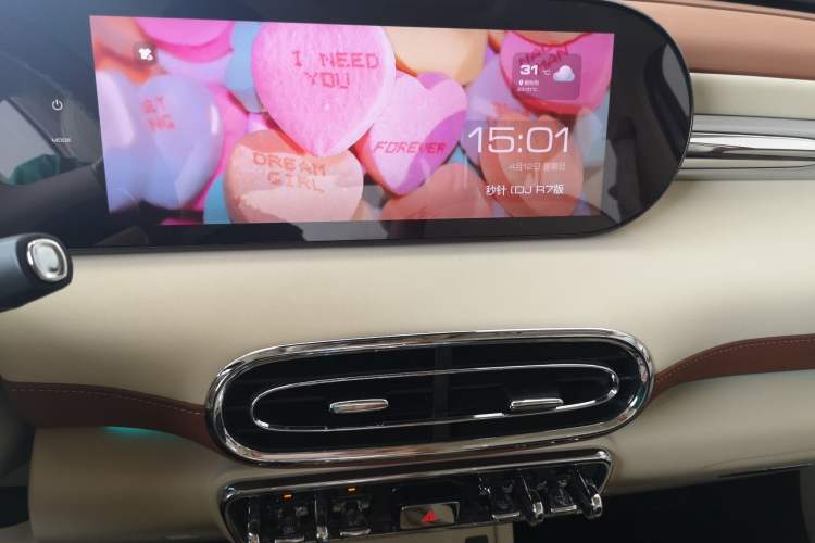 Used ORA Ballet Cat 2023 401 km Luxury Version Audio And AC Panel