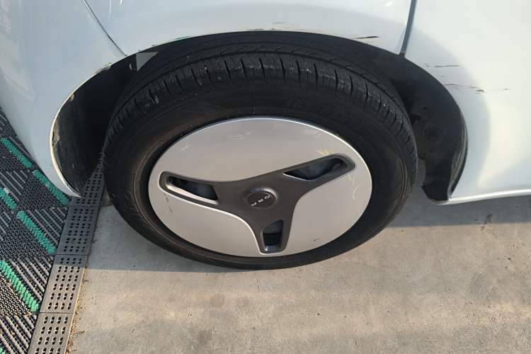 Used ORA White Cat 2020 360 km Luxury Version Right Rear Wheel Hub