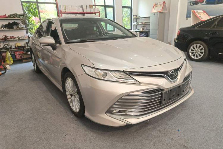 Used Toyota Camry 2018 2.5G Luxury Edition Front Right 45 Deg