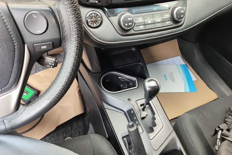 Used Toyota RAV4 2016 2.0L CVT Two-Wheel Drive Fashion Edition China V Standard