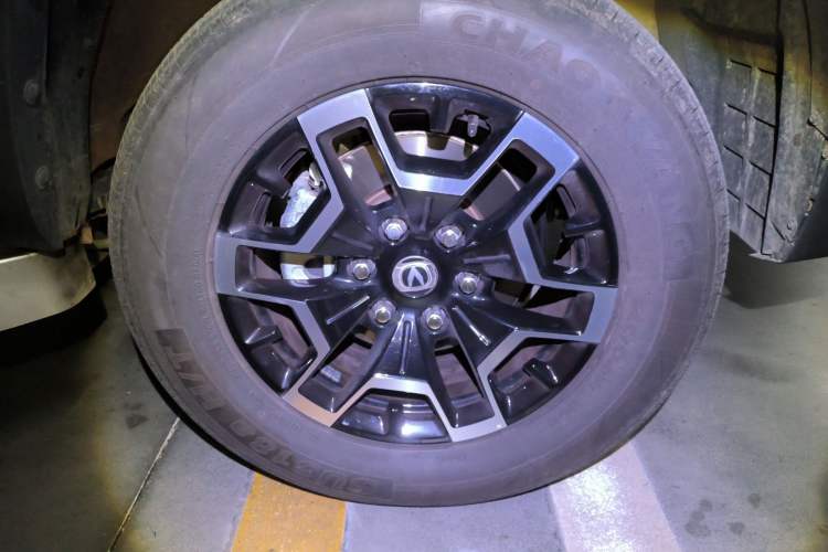 Used Changan Hunter 2024 Knight Edition Flagship Model Dual-Motor All-Wheel Drive Standard Box
