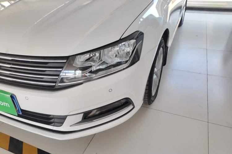 Used Volkswagen Gran Lavida 2015 1.6L Automatic Comfort Edition Left Front Headlight