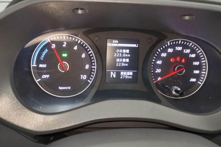 Used Wuling Yangguang 2024 300KM Comfort Version Passenger Van 75kW