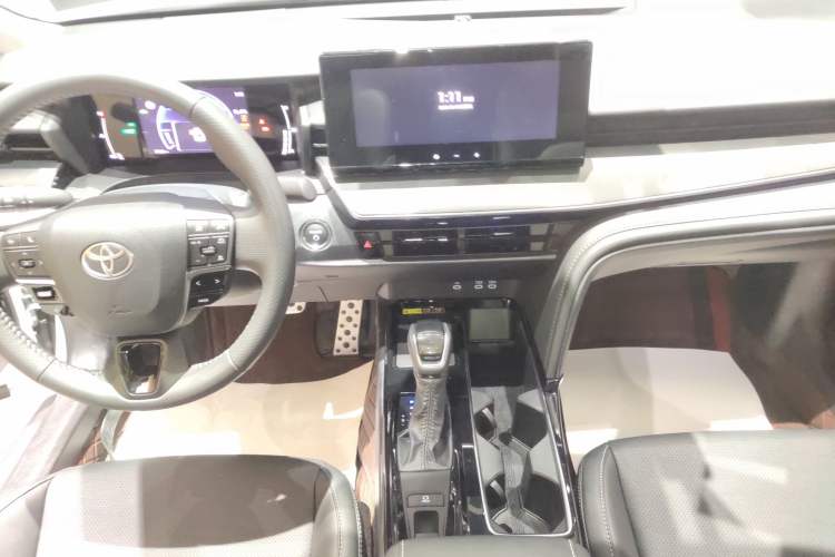 Used Toyota Camry 2026 Model Dual-Engine 2.0HSE Sport Lite Edition