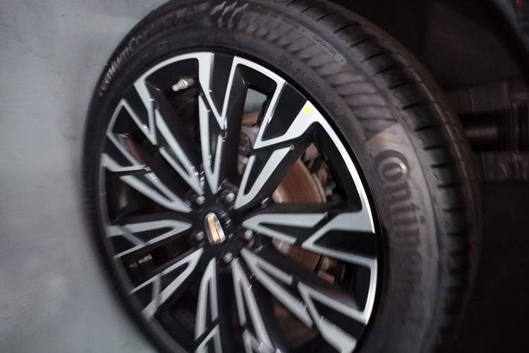 Used Hongqi HS5 2023 2.0T Four-Wheel Drive Flagship Pro Edition
