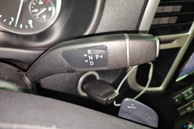 Used Mercedes-Benz Vito 2021 2.0T Business Version 7 Seats Gear Lever