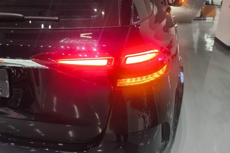 Used Mercedes-Benz GLE 2024 GLE 450 4MATIC Luxury Model Exterior 3