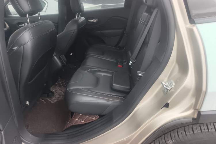 Used Jeep Cherokee 2016 2.4L Professional Smart Version
