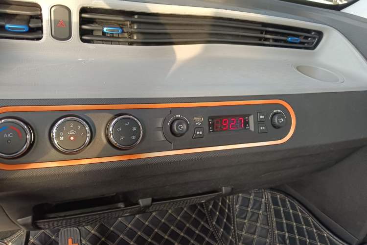 Used Wuling Hongguang MINIEV 2020 Freedom Version Lithium Iron Phosphate Audio And AC Panel