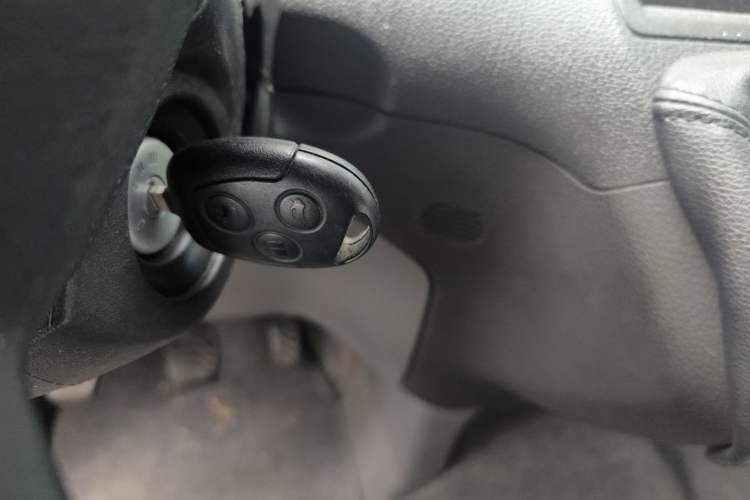 Used Ford Transit 2020 2.0T Diesel Multi-Function Commercial Vehicle Mid-Chassis Low-Roof Design with Dual Rear Doors Emission Standard China V Vehicle Key