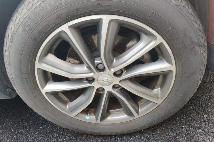 Used Geely Auto Emgrand X7 Sport 2018 1.8TD Automatic Two-Wheel Drive Zhiya Model Right Front Wheel Hub