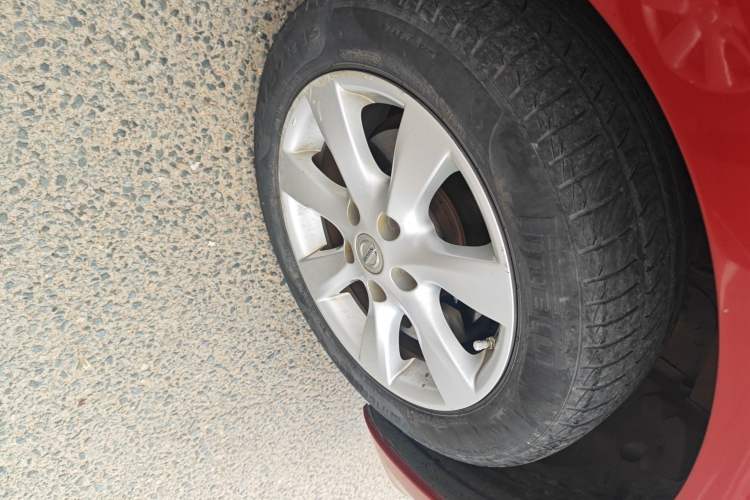 Used Nissan Tiida 2014 1.6L CVT Comfort Model Right Front Wheel Hub