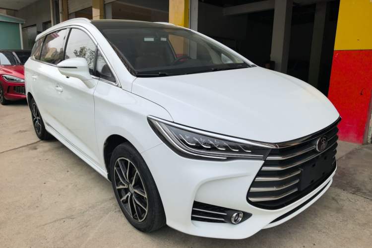 Used BYD Song MAX 2018 1.5T Automatic Smart Connect Luxury 6-Seater Front Right 45 Deg
