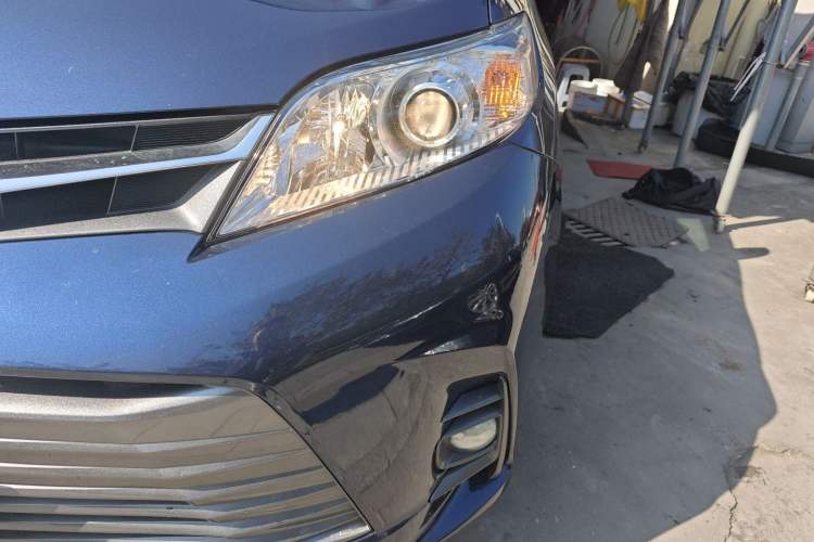 Used Toyota Sienna 2019 3.5L Two-Wheel Drive XLE 7 Seats U.S. Specification
