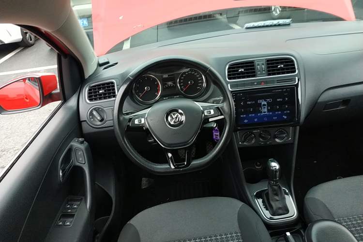 Used Volkswagen Polo 2016 1.6L Automatic Comfort Model Steering Wheel