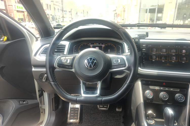 Used Volkswagen T-ROC 2022 280TSI DSG Two-Wheel Drive R-Line Pro PLUS
